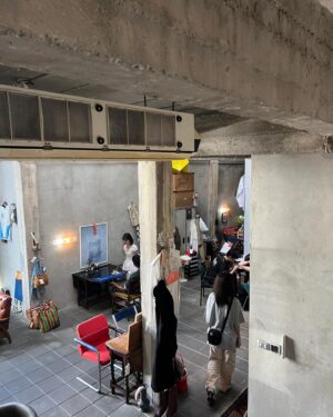 Emily Chan Instagram - 在跟一個人建立關係的時候
都在替彼此的故事留下一筆 
有人的故事爛尾 
有人的故事像電視劇怎樣都演不完
有人的故事還沒完成作者已消失

愛一個人是歸零
就像一圈 無論繞得多遠
都要回到原點再一起出發

原諒一個人也是一種歸零
整理各種情緒和自省
就把TA從心裡清空出來 
放到另一個位置

零是什麼都沒有嗎？
我覺得不是。

零是
I am ok now
Let’s start this all over again. 

#emsaid 
#bangkok