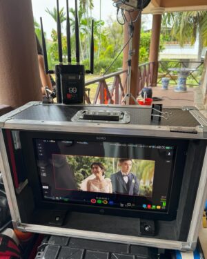 Emily Chan Instagram - Some moments during shoot 4/4 🪑

#友谊长存