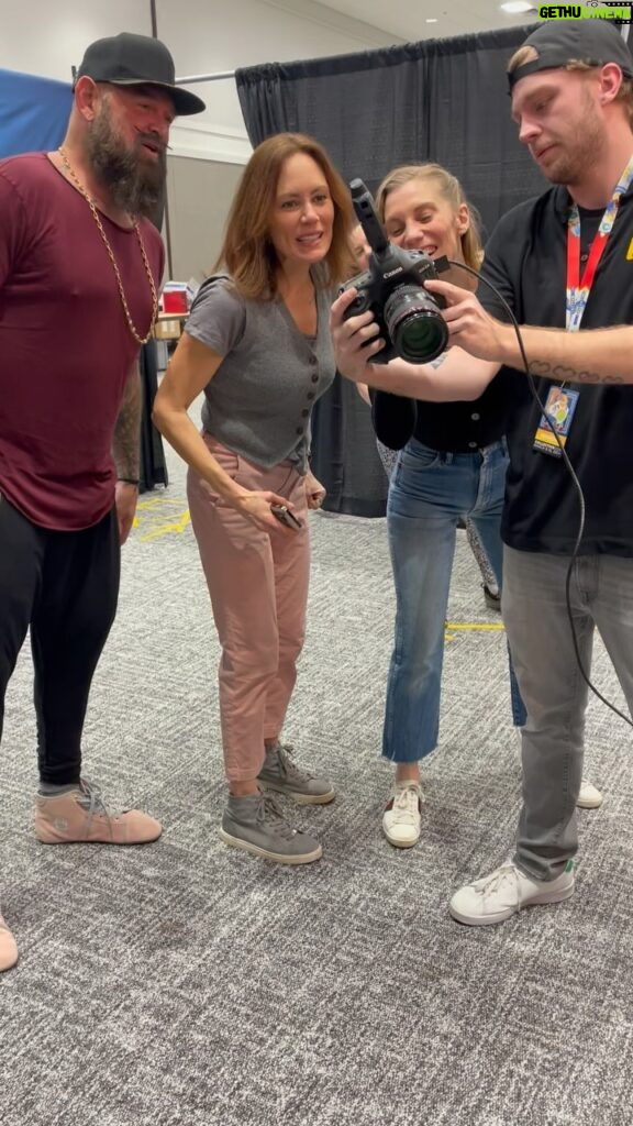 Emily Swallow Instagram - Trying to perfect the art of the #jumpshot with two of my favorite Mandalorians at @collectiveconvention. What Katee lacked in voice she more than made up for with her ups. I, on the other hand, could have used some help from a jet pack. #mandaloriansarestrongertogether #taitfletcher #kateesackhoff #emilyswallow #themandalorian #photoop #jetpack #comiccon #mandomonday