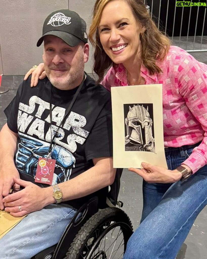 Emily Swallow Instagram - What a fantastic day @mcmcomiccon bumped into some old friends from @essexcosplayers and saw some amazing props and costumes from @imperialoutlanders My day was definitely made after getting to meet and give some ink drawings I did of some of the cast of @themandalorian including @taitfletcher and @bigeswallz who has been a great supporter of my art. It means a lot when you meet these cool people who are your heroes and they give their fans so much of their time. I was only gutted that I didn’t get a chance to see, say hello and give my ink drawings in person to @therealbrendanwayne #thisistheway #maytheforgebewithyou #themandalorian #mandalorian #starwars #mtfbwy #maytheforcebewithyou #mcmcomiccon #mcmcomicconlondon