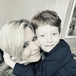 Emily Symons Instagram - Loving my Mother’s Day squeezy cuddles 💙🥰🤗 ➡️ 😂 Love being your Mummy Hen 💙