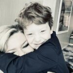Emily Symons Instagram - Loving my Mother’s Day squeezy cuddles 💙🥰🤗 ➡️ 😂 Love being your Mummy Hen 💙