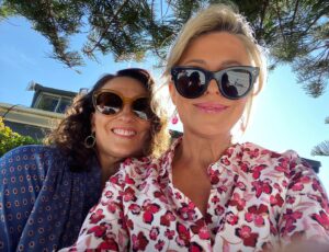 Emily Symons Instagram - My lovely @georgieparker will have to do without me for a few weeks while I channel my inner teacher and homeschool for a bit. Thankful for the love and support I’ve received from my H&A family to help me with this juggle. Looking forward to being back on set soon and hope all our kids can return to class ASAP! 💜🙏🏼📚