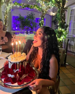 Emily Tosta Instagram - i am the luckiest woman with the best mom and best friends in the whole wide world. i am SO grateful😭🤍✨ still beaming today!! i love you all so much. thank you for making my birthday soooo special
