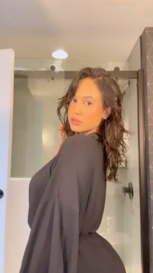 Emily Tosta Instagram - 10 minute get ready with me🤍 fyi: i don’t know anything about makeup🙈 this is just what works for me! lol skincare is more my forte😜 @dermae