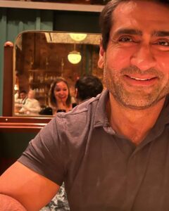 Emily V. Gordon Instagram - When there’s an antique mirror behind your man.