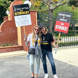 Emma Bell Instagram - Sisters who strike together. @laurie_holden1 💕 

#walkingdead #amyandandrea #sagaftrastrong