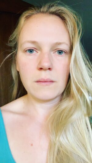 Emma Bell Instagram - ROE V. WADE OVERTURNED

Do you actually care about rights? And the sanctity of life??? Do the courts? This is such an egregious power grab by indoctrinated, greedy lowlifes 
it’s straight up BARBARIC. 

Force you to wear masks? Take away your guns? How about TAKE AWAY THE RIGHT TO YOUR OWN REPRODUCTIVE CHOICE? This is absolutely insane and any MAGA HAT wearing creep who cries into their fucking cereal because they don’t want to go outside with a piece of paper over their mouth-breathing faces better fucking show up to support ALL WOMEN who demand this right back.