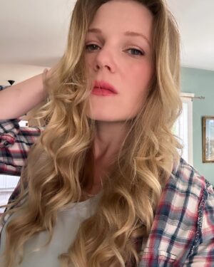 Emma Bell Instagram - Let’s be real. I did my hair and makeup just for some content.