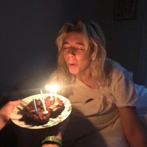 Emma Bones Instagram - Verdens beste Nora hadd bursdag i går💜🥳 FØRSTE BURSDAG I KOLLEKTIVET