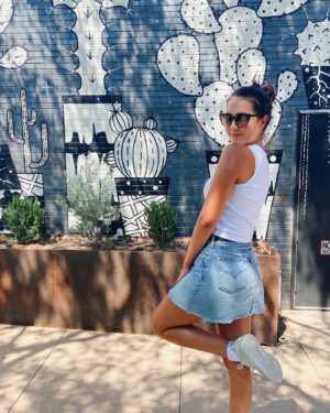 Emma Fuhrmann Instagram - pretty fly for a cacti🌵(hope u enjoyed that cactus pun on this lovely sunday💛)