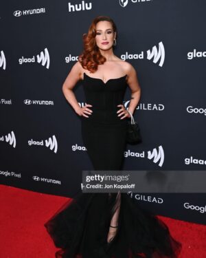 Emma Hunton Instagram - Always such a fun time with @glaad thank you for your constant support of @goodtrouble 
Styled by the queen herself @lauraschuffman 
Dress: @temraza 
Earrings: @jamieturnerdesigns 
Ring: @sarahojewelry