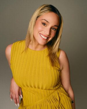 Emma Hunton Instagram - Look ma, I smiled with my teeth. Check out my interview over at @sweetyhigh 🖤

Photo: @ben_cope 
Hair: @didusting 
Makeup: @tracewatkins 
Styling: @tabitharsanchez 

Dream team: @tfgsocial