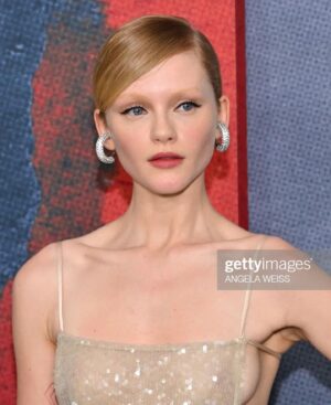 Emma Laird Instagram - Grateful to know everyone in that room last night. Thank you @appletv 
Wearing @gucci 
Styled by @petraflannery 
Make up @misha212 
Hair @cnaselli