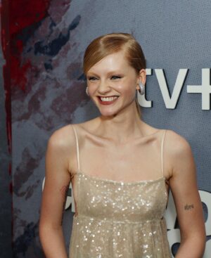Emma Laird Instagram - Grateful to know everyone in that room last night. Thank you @appletv 
Wearing @gucci 
Styled by @petraflannery 
Make up @misha212 
Hair @cnaselli