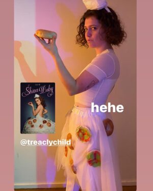 Emma Seligman Instagram - Happy Halloween to all the Danielles of the world 🥯
