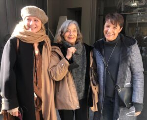 Emma Suárez Instagram - Hoy estuve  con mis compañeras nominadas a los Goya @portimarti y @petramartinez1944 charlando de nuestro oficio. Hubiera seguido con ellas todo el día!!!😍Gracias por estos coloquios @academiadecine🥂