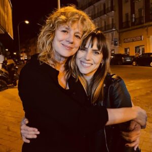 Emma Suárez Instagram - “ALGUIEN QUE CUIDE DE MI” ya está disponible en @enfilmin . Dirigida por  @lalindesca y @fejerman. Un placer trabajar con mi admirada y preciosa @aura_garrido 💜