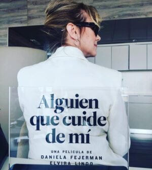 Emma Suárez Instagram - ◾️Estreno 28 de Abril!!!
Dirigida por Elvira Lindo y Daniela Fejerman. @fejerman & @lalindesca 
🖤ALGUIEN QUE CUIDE DE MI 🖤