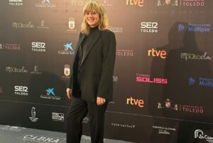 Emma Suárez Instagram - Gracias al @festivalcibra por  reunirnos en un día especial . El cine y la palabra siempre se han llevado bien . 
Premio aliceguy 
#jaimechavarri #luisalegre
@carolina_yuste 
#javiercercas  #manuelvilas #anamerino
@pedrodelhierro_official