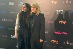 Emma Suárez Instagram - Gracias al @festivalcibra por  reunirnos en un día especial . El cine y la palabra siempre se han llevado bien . 
Premio aliceguy 
#jaimechavarri #luisalegre
@carolina_yuste 
#javiercercas  #manuelvilas #anamerino
@pedrodelhierro_official
