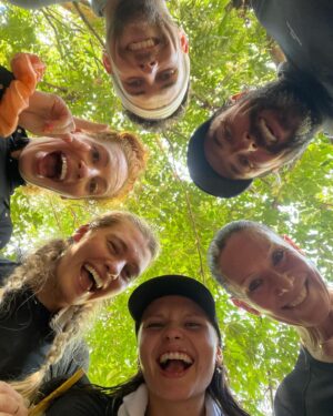 Emma Watkins Instagram - TOP 3 teams of #TheAmazingRace !!!!! GRAND FINAL TONIGHT!!!!! 🎉🫶🏽🧡🎪🏹🙌🏽🚴‍♀️🛶🦜✈️🤓💕 #grandfinale #sisters