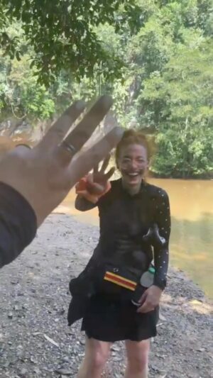 Emma Watkins Instagram - The moment Hayley and I found out we made the TOP 3 for #TheAmazingRace and heading to the #grandfinale 🎉🫶🏽✈️🛶🦜 We can’t believe we have made it this far and a huge step closer to winning funds for our charity, @deafconnectau The Leonie Jackson Memorial Fund supporting children who need access to Auslan and English education 🧡🧡 Make sure you watch tonight 7:30pm @channel10au 🫶🏽 #EmmaandHayley #forthewin #sisters 🦁🫖🛼🚣🏼‍♂️🕷️🎪🙌🏽✈️🎉🏹🚴‍♀️🧡