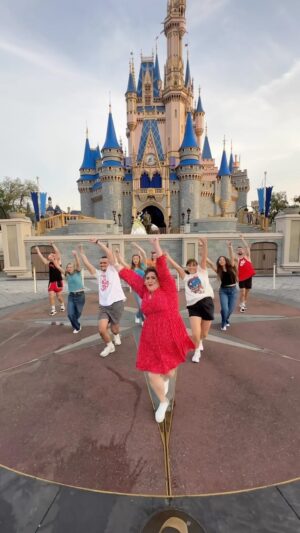 Emma Watkins Instagram - What time is it!?
Dc: @kennyortegablog @bonbonstory @chuckyklapow #hostedbydisney #ThisisMagic #hsm #whattimeisit #summertime #hsm2 #onceawildcatalwaysawildcat @waltdisneyworld @disneyparks