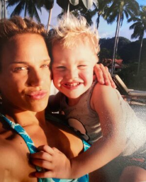 Emma Wiklund Instagram - Happy 20th birthday världens bästa Elis!  Så himla lycklig över att du kom till oss Kotten. Älskar dig ❤️❤️❤️❤️