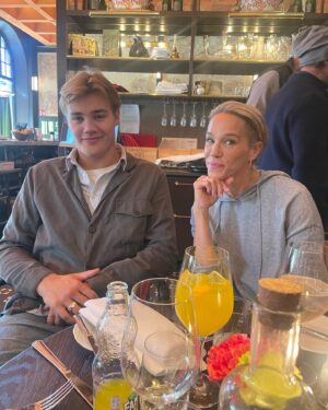 Emma Wiklund Instagram - Happy 20th birthday världens bästa Elis!  Så himla lycklig över att du kom till oss Kotten. Älskar dig ❤️❤️❤️❤️