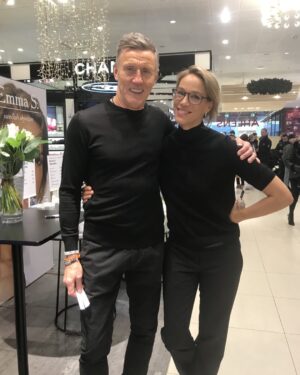 Emma Wiklund Instagram - Börje and I used to see each other every year around Christmas at Åhléns city in Stockholm. He was promoting his male fragrances Salming and I my skincare brand. 

You were always so nice and took time for all the fans and people that came to see you. I will miss you! #börjesalmingalsstiftelse #borjesalming