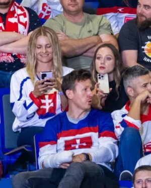 Emma Drobná Instagram - Hockey appreciation post from the weekend getaway to Ostrava ❤️‍🔥 🙌🏻 #2025🏆
