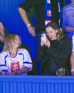 Emma Drobná Instagram - Hockey appreciation post from the weekend getaway to Ostrava ❤️‍🔥 🙌🏻 #2025🏆