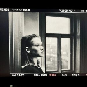 Emma Drobná Instagram - "Na Pohrebe Lásky " 🖤Dnes sme s @richardmullerofficial natacali videoklip. Mat skladbu s Richardom je pre mna obrovská pocta a myslím, že dnes sme k nej dotvorili zimomriavkový  klip 🖤  #commingsoon