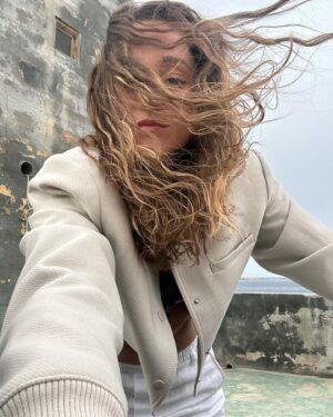 Emma Drobná Instagram - When life gives you wind wear a ponytail