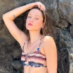 Emma Drobná Instagram - Behind The Scenes of my day at the beach🌴 wildly free and exceptionally happy. Also Feeling very good in my favorite bikini from @calzedonia 🌚🌝 #feelgoodincalzedonia #calzedonia