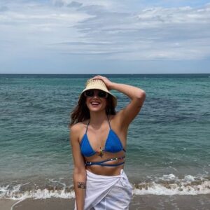 Emma Drobná Instagram - A day in Puglia 🧀🍷🫒 with @calzedonia was soooo magical 🦋 ✨thank you for having me. I truly #FeelGoodInCalzedonia #calzedonia #spolupraca 
1. Feeling good
2. Better
3.The best
4. Posing 101
5. Oil tasting
6. Legs for days
7.Gumička na ruke 4ever
8.🥺🧀❤️
9. Make up check/beach vibes