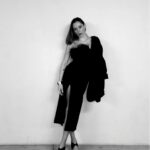 Emma Drobná Instagram - THE PERFECT DRESS to end the year with 🖤