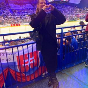 Emma Drobná Instagram - Hockey appreciation post from the weekend getaway to Ostrava ❤️‍🔥 🙌🏻 #2025🏆