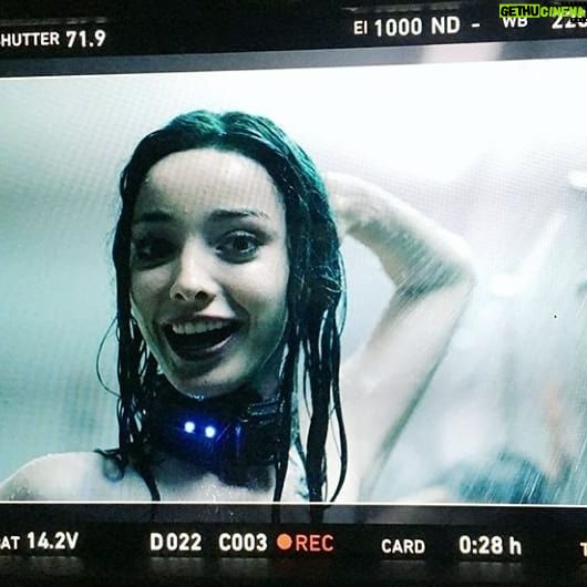 Emma Dumont Instagram - Thank you guys for 300k! Thank you for all your love and support. I hope we have many more adventures together! Love you all ❤❤❤