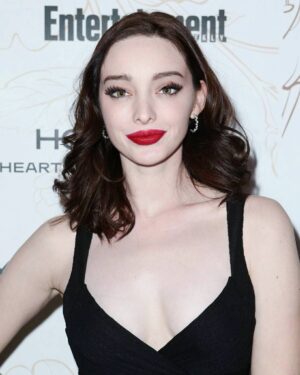 Emma Dumont Thumbnail - 27.3K Likes - Most Liked Instagram Photos