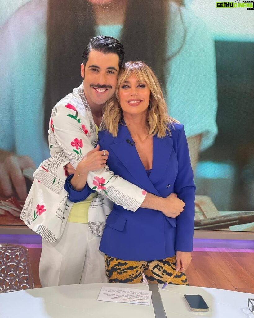 Emma García Instagram - ¡¡¡Momentos de nuestro fin de semana !!! ¡¡¡Gracias por vuestro cariño!!!❤️ Look : ▫️Joyas @argiajewels ▫️Blazer @clndstno1 ▫️Pantalón @essentielantwerp Estilista @pepa.carmona Sastra @modabelenmadrid Maquillaje @carmenmaquillaje Peluquería @alba.arance #FelizLunes #BuenaSemana @unicorntves @telecincoes @mediasetcom