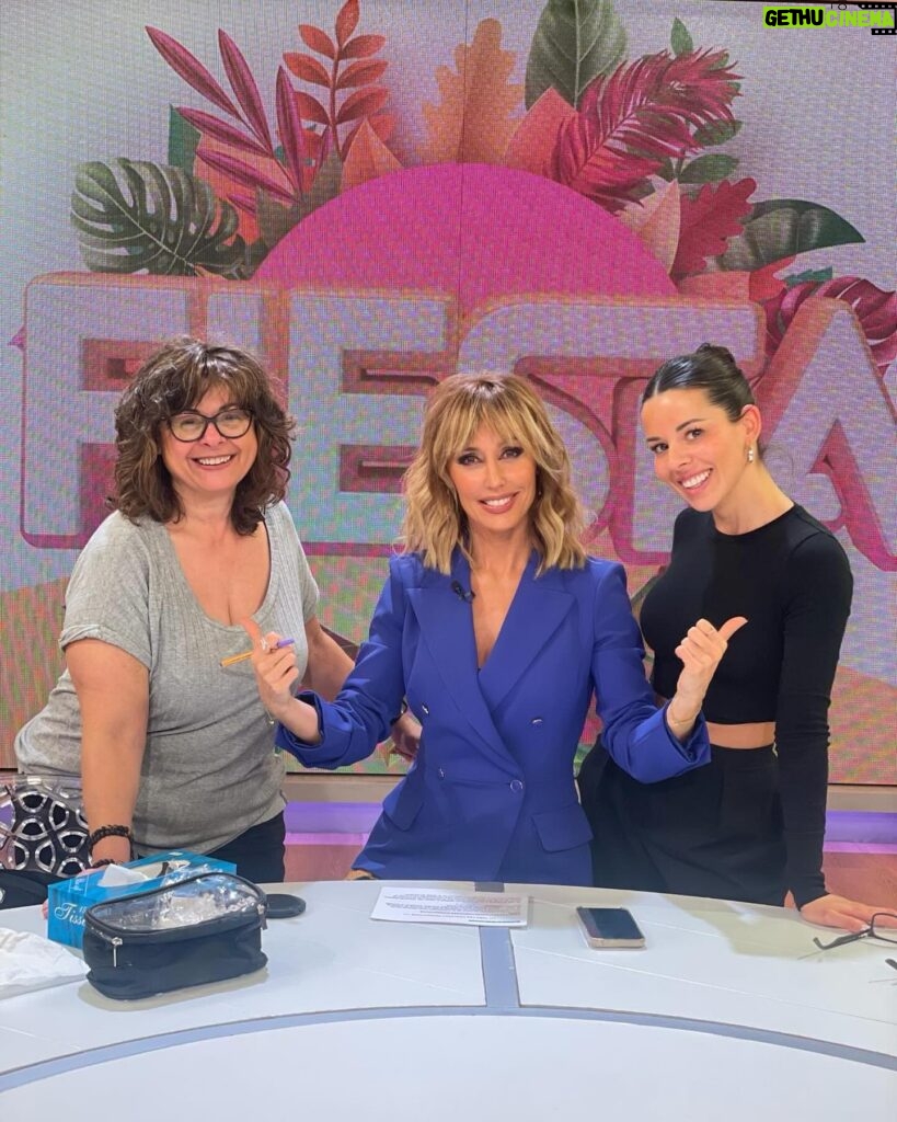 Emma García Instagram - ¡¡¡Momentos de nuestro fin de semana !!! ¡¡¡Gracias por vuestro cariño!!!❤️ Look : ▫️Joyas @argiajewels ▫️Blazer @clndstno1 ▫️Pantalón @essentielantwerp Estilista @pepa.carmona Sastra @modabelenmadrid Maquillaje @carmenmaquillaje Peluquería @alba.arance #FelizLunes #BuenaSemana @unicorntves @telecincoes @mediasetcom