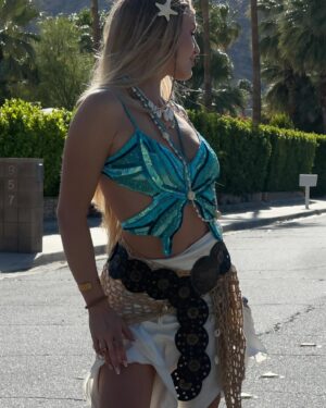 Emma Keitmann Instagram - Last look for Coachella 🦋🤍
(Like a little mermaid) 
First & last pic by @lilybarriere 📸