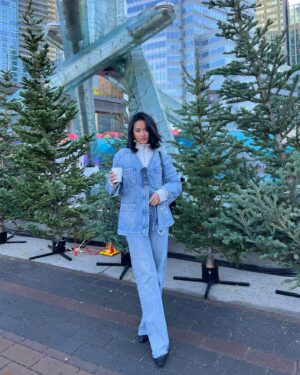 Emmalyn Estrada Instagram - Thank you for having us @vanchristmas @kipling.media 🎄