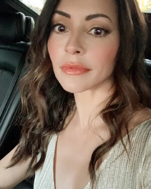 Emmanuelle Vaugier Instagram - Who’s ready for Spooky Season - cannot believe it’s almost October. Where has the year gone? 👻🎃
.
.
.
.
.
.
.
#RedLip #Selfie #NightLook #Actress #EmmanuelleVaugier