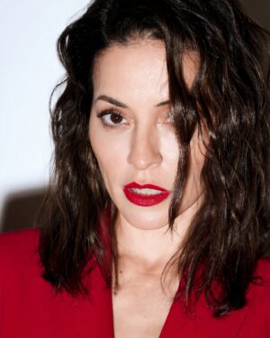 Emmanuelle Vaugier Instagram - A little bit of Red for Christmas! What’s everyone doing to celebrate?
.
.
.
.
.
.
.
.
.
.
#Christmas23 #EmmanuelleVaugier #RedLip #RedSuit