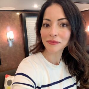 Emmanuelle Vaugier Instagram - Ready to play with some horses!
.
.
.
.
.
.
.
#SelfieMode #RedLip #EmmanuelleVaugier #smize