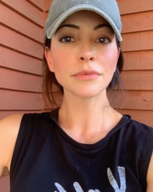 Emmanuelle Vaugier Instagram - Getting those weekend feels!🐩🐴
What are you up to this weekend?
.
.
.
.
.
.
.
.
#weekendfeels #summervibes #metime #selfcare #selfie #emmanuellevaugier