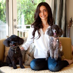 Emmanuelle Vaugier Instagram - When Jack & Bella still had puppy energy...who am I kidding, they’ve still got plenty of puppy energy!
.
.
.
.
.
.
.
.
.
.
.
#DogDays #SoftSmile #FirstDayOfSpring #EmmanuelleVaugier
